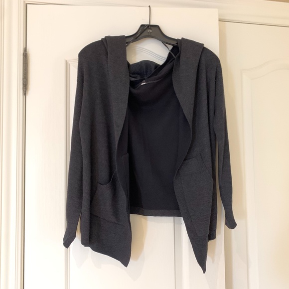 🔥HOST PICK🔥 Lululemon Cabin Yogi Wrap, Size 4 - Picture 4 of 16